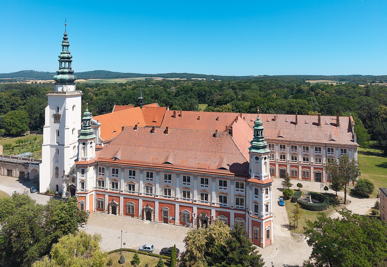 2025_Klasztor_Cystersów_w_Henrykowie_(01).jpg