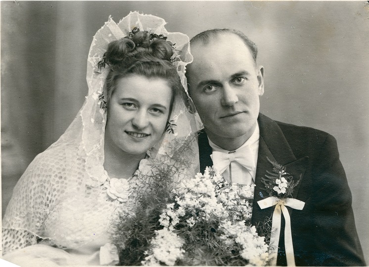 Ślubne zdjęcia Bronisławy z domu Hałdaś z Bronisławem Ławniczakiem 1951